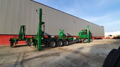 GT CONTAINER SIDELIFTER SEMI TRAILER
The side loader is a kind of construction machine that allows to move the load sideways. It facilitates the transportation of products such as steel beams or long wooden planks. Sidelifter is a semi-trailer used to transport and lift containers over long distances. Side loaders produced by Gt semitrailer consist of quality materials. With its large volume and durability, you can go up in your business with professional transportation with GT's sidelifter side loader semi-trailers.

