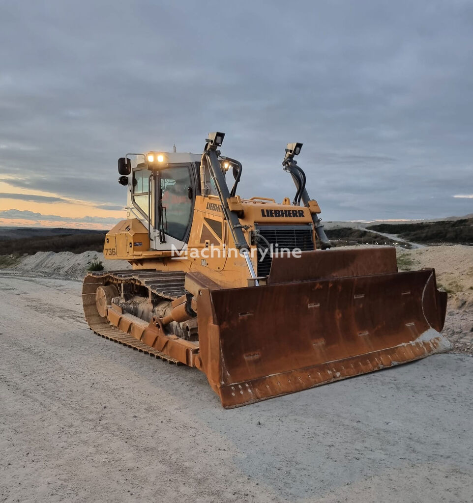 Liebherr 736 bulldozer