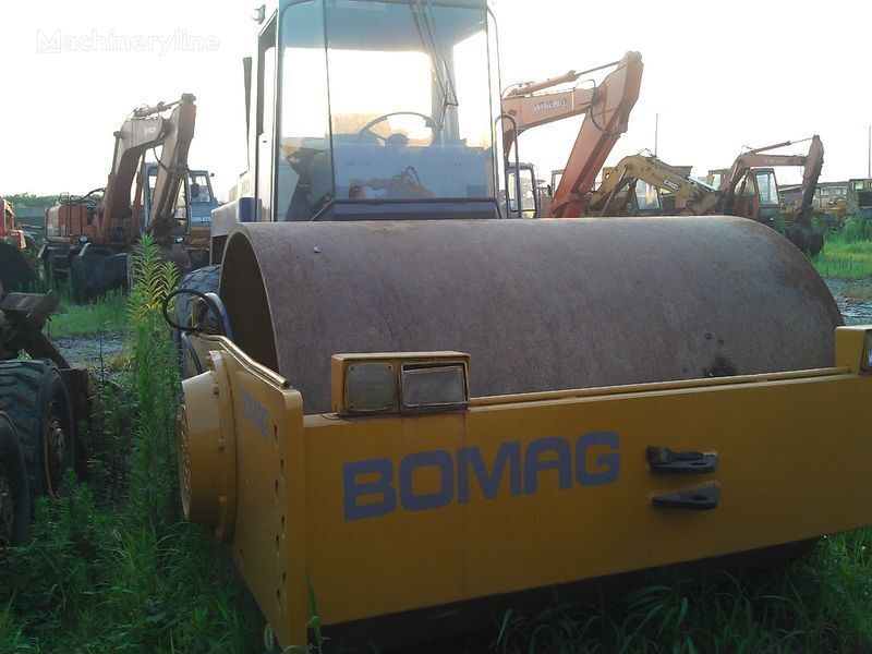 BOMAG BW217D-2 compactador de tierra